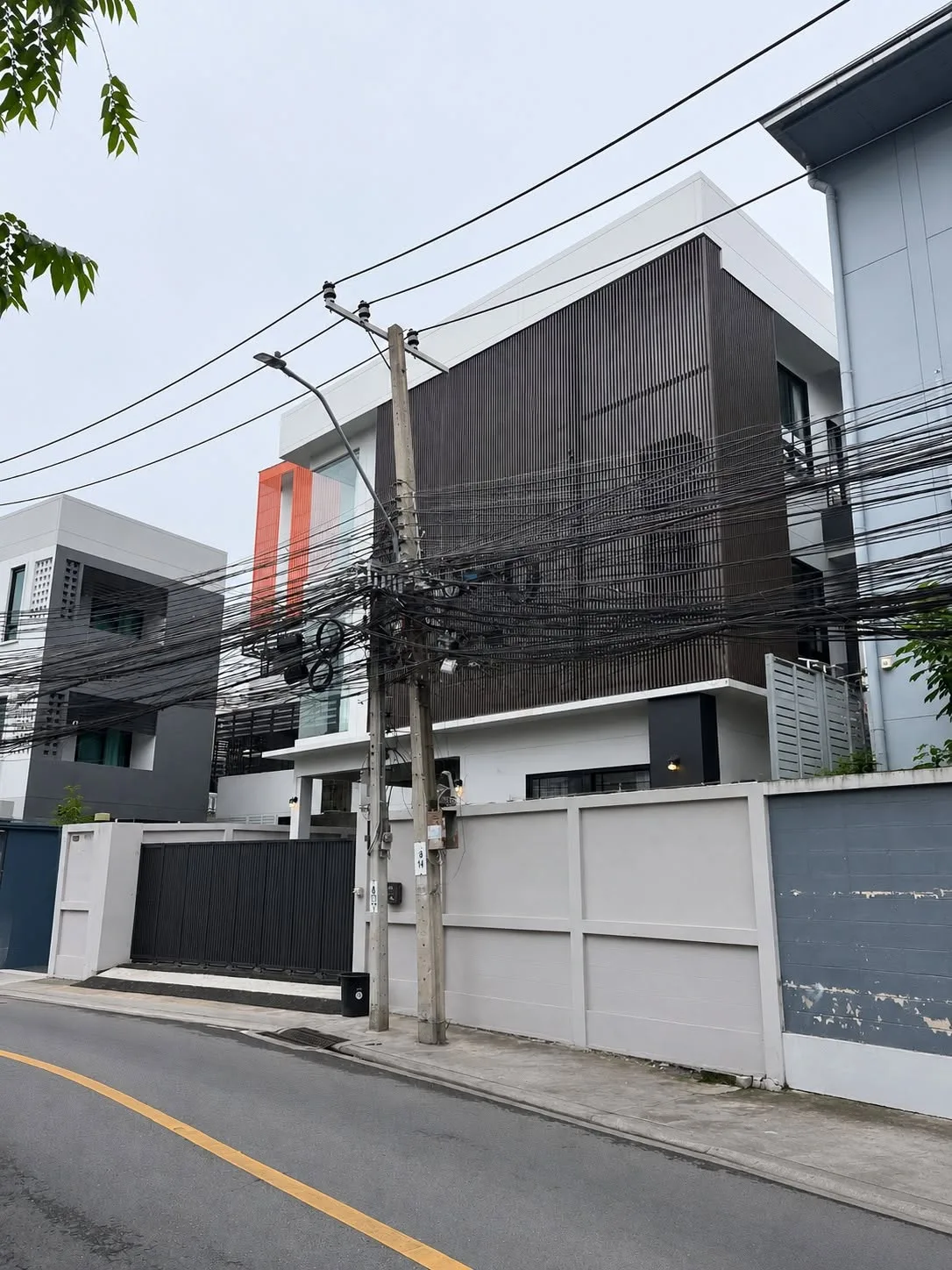โฮมออฟฟิศ 3 ชั้น สุทธิสาร-ห้วยขวาง